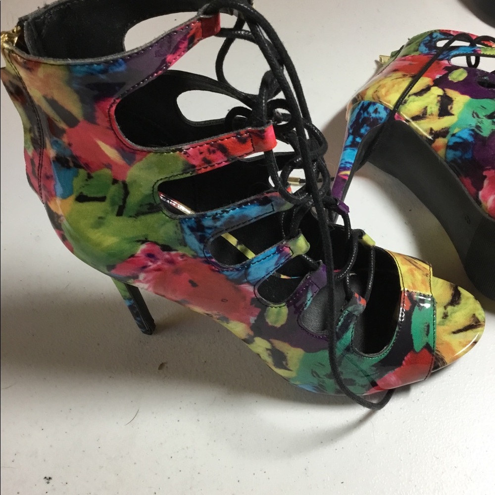 Shi by Journeys